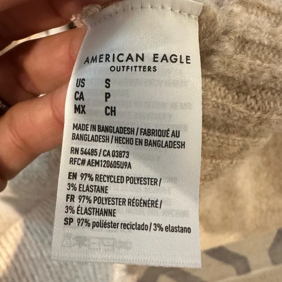 NWT American Eagle tan oversized V-Neck Sweater small - Picture 7 of 7